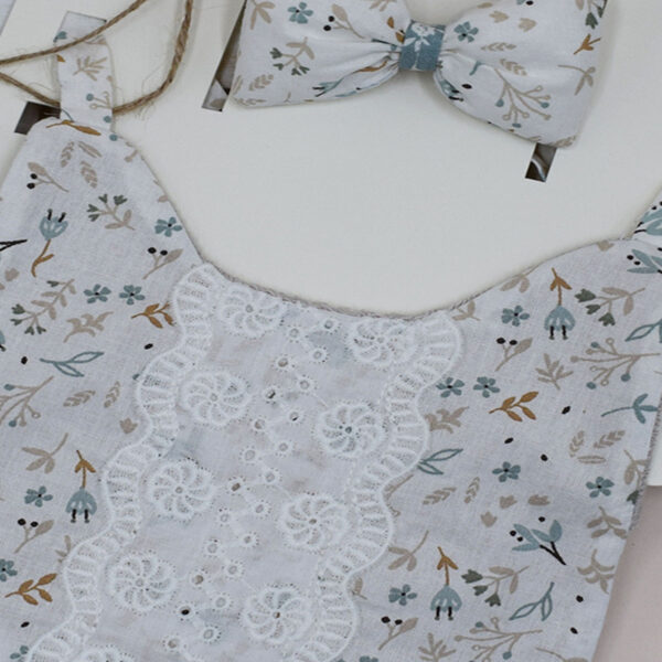 σαλιάρα με δαντέλα broderie