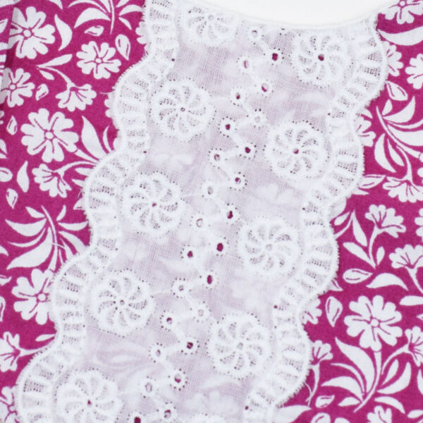 σαλιάρα με δαντέλα broderie