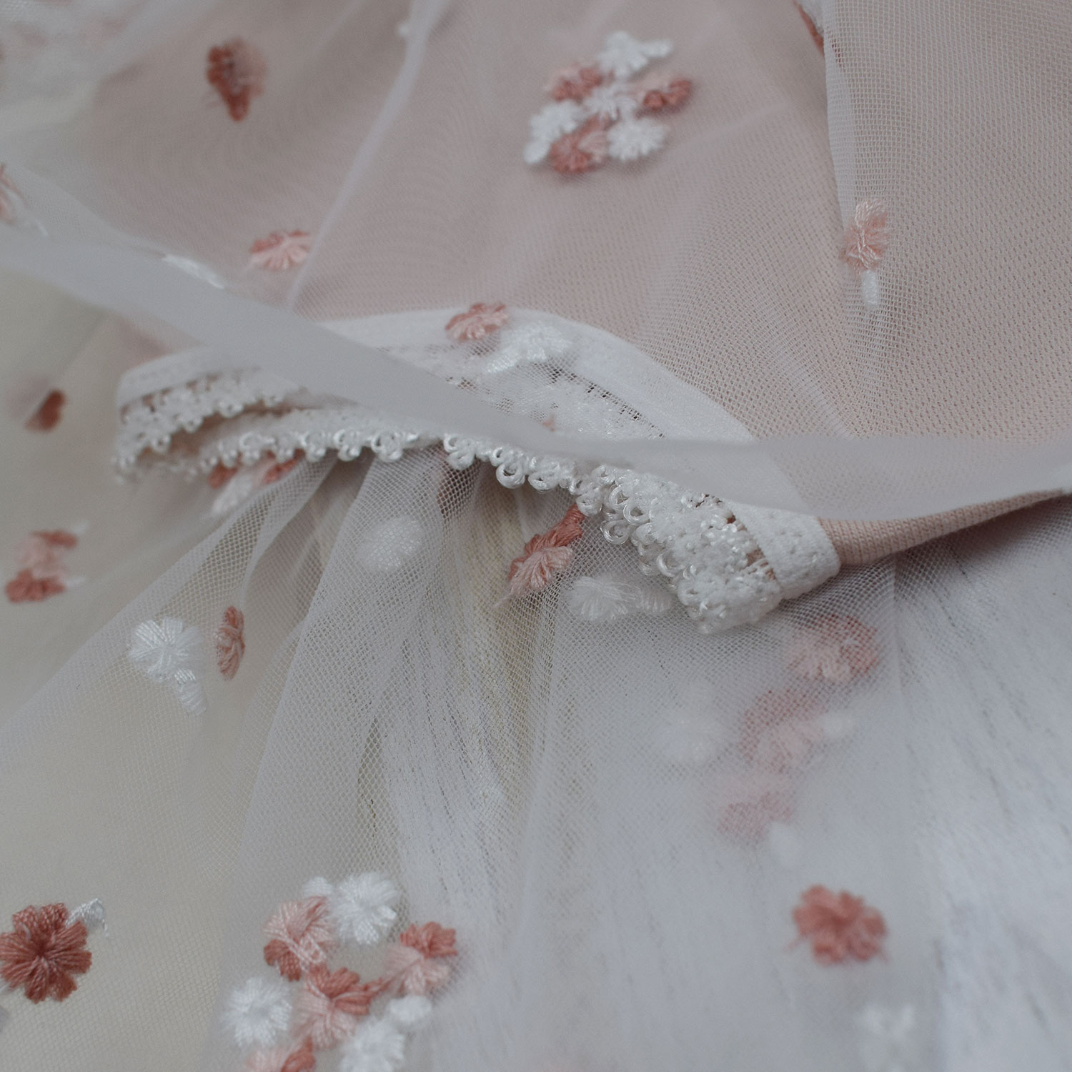 newborn-embroidered-tulle-outfit-3 dusty pink φορμάκι φωτογράφισης με κεντημένο τούλι