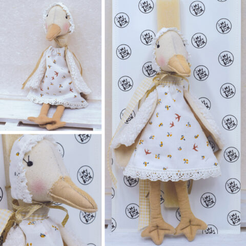 Πασχαλινή Λαμπάδα Χειροποίητη με Άσπρη Υφασμάτινη Πάπια - Φόρεμα και Σκουφάκι